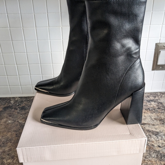 Chinese Laundry Marvin Bootie - Picture 5 of 8